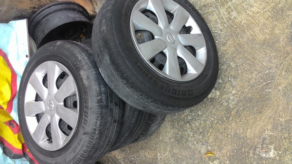 ขายกะทะล้อมือสอง กะทะล้อรถเก๋ง ขอบ14 พร้อมฝาครอบและยางบริดสโตน 175-70-R14