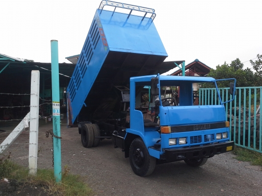 ขายครับอีแต๋น 6ล้อพร้อมใช้สวยมากครับคัชซีหน้า6เหล็กลาง