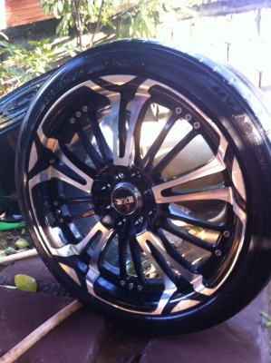 ขาย max ขอบ17ใส่รถเก๋ง 4รูครบชุด4วงครับไม่เคยซ่อมไม่คดแต่ยางไม่มีดอกแล้วครับ ขาย6500บาท สนใจติดต่อ0934891004 วุธครับ