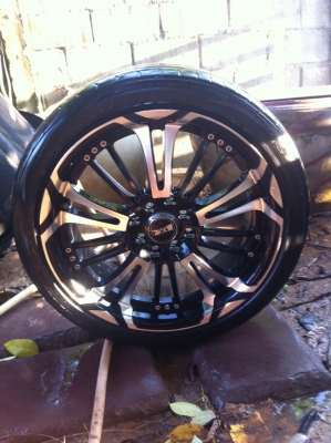 ขาย max ขอบ17ใส่รถเก๋ง 4รูครบชุด4วงครับไม่เคยซ่อมไม่คดแต่ยางไม่มีดอกแล้วครับ ขาย6500บาท สนใจติดต่อ0934891004 วุธครับ