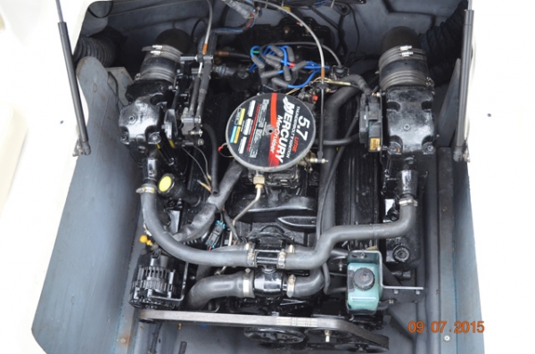 Bayliner 249 Deck (5.7 Mercruiser) 250hp 2005 (25 foot)