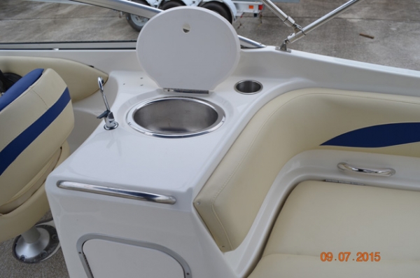 Bayliner 249 Deck (5.7 Mercruiser) 250hp 2005 (25 foot)