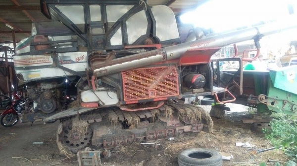 รถเกี่ยวข้าวราคา 420,000 บาท รถเกี่ยวข้าวราคา 420,000 บาท