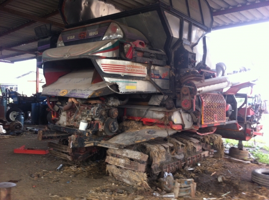 รถเกี่ยวข้าวราคา 420,000 บาท รถเกี่ยวข้าวราคา 420,000 บาท