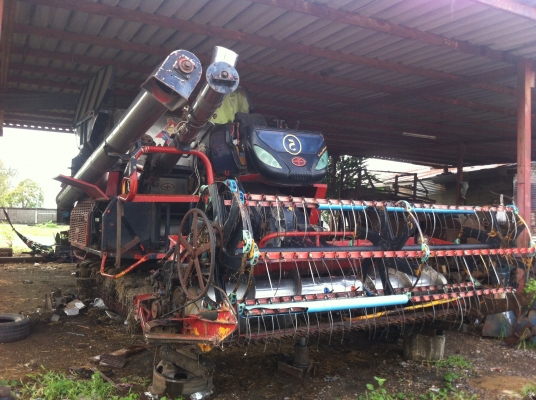 รถเกี่ยวข้าวราคา 420,000 บาท รถเกี่ยวข้าวราคา 420,000 บาท