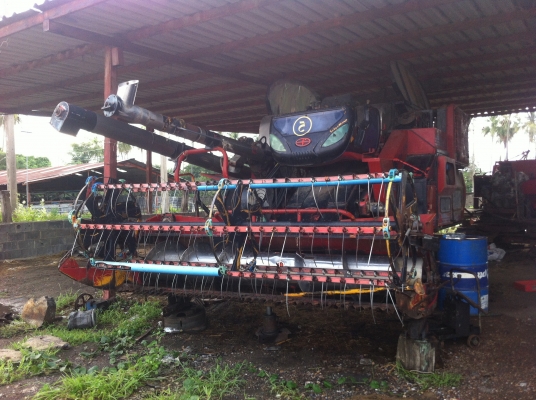 รถเกี่ยวข้าวราคา 420,000 บาท รถเกี่ยวข้าวราคา 420,000 บาท