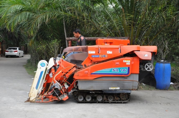 ขายรถเกี่ยว นวดข้าวKUBOTA รุ่นใหม่  ดีเซล3สูบ สวยเดิมจากญี่ปุ่น 65,000เท่านั้น!!