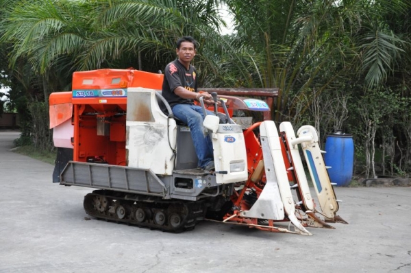 ขายรถเกี่ยว นวดข้าวKUBOTA รุ่นใหม่  ดีเซล3สูบ สวยเดิมจากญี่ปุ่น 65,000เท่านั้น!!