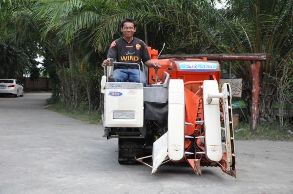 ขายรถเกี่ยว นวดข้าวKUBOTA รุ่นใหม่  ดีเซล3สูบ สวยเดิมจากญี่ปุ่น 65,000เท่านั้น!!
