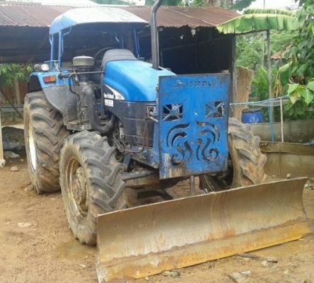 FORD TS 90 - 2 เพลา รถสภาพดีพร้อมใช้งานได้เลยครับ เครื่องแรงดีแห้งดีไม่แตกเยิ้ม เกียร์ข้าง กรองใหญ่แล้ว อุปกรณ์ครบ มีใบดันหน้า ผานพรวน 6 ติดตั้งพร้อมใช้งานได้เลย ช่วงล่างยางสภาพดีประมาณ 60\% พร้อมใช้งาน เอกสารเล่มทะเบียนครบพร้อม ราคาต่อรองได้ครับ