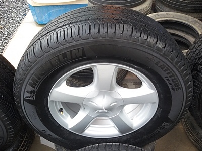ขายล้อแม็กISUZU V Cross 17ยางMICHERLINE HP ปี12 4 ล้อ