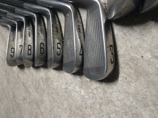 ชุดไม้กอล์ฟ 9 ก้าน จากญี่ปุ่น ของยี่ห้อ  COBRA สภาพสวยตามภาพ