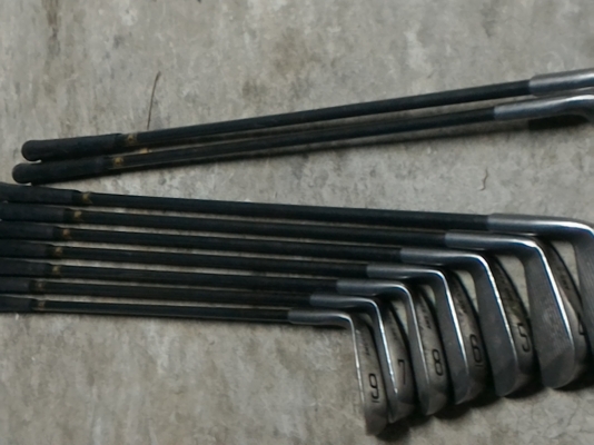 ชุดไม้กอล์ฟ 9 ก้าน จากญี่ปุ่น ของยี่ห้อ  COBRA สภาพสวยตามภาพ