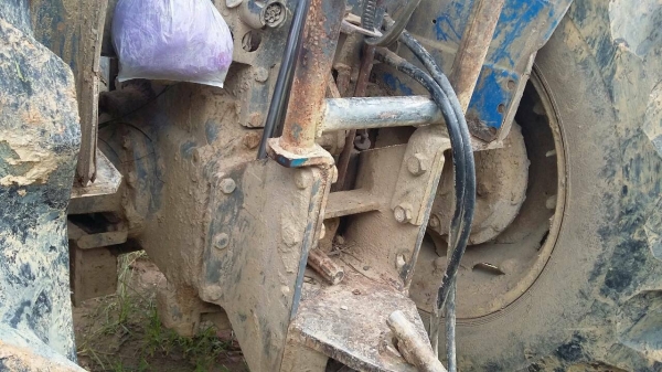 รถไถ FORD  80 - 66S.   (  2 เพลา.  )      สนใจติดต่อ  081 - 6079515