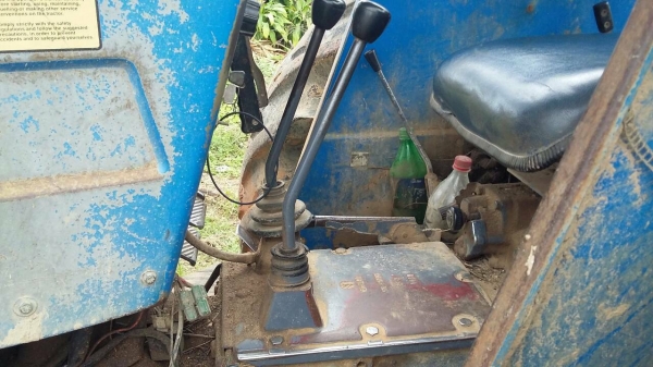 รถไถ FORD  80 - 66S.   (  2 เพลา.  )      สนใจติดต่อ  081 - 6079515