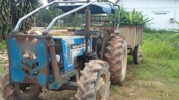 รถไถ FORD  80 - 66S.   (  2 เพลา.  )      สนใจติดต่อ  081 - 6079515