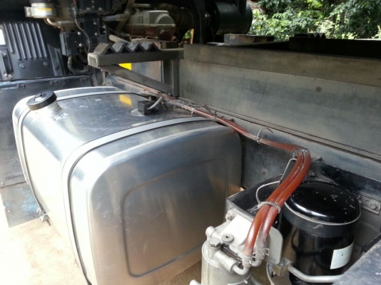 รถฮีโน่  10  ล้อดั้ม  330  แรงม้า.  ปี 55  ( ขายแม่ , ลูก )      สนใจติดต่อ  081 - 6079515