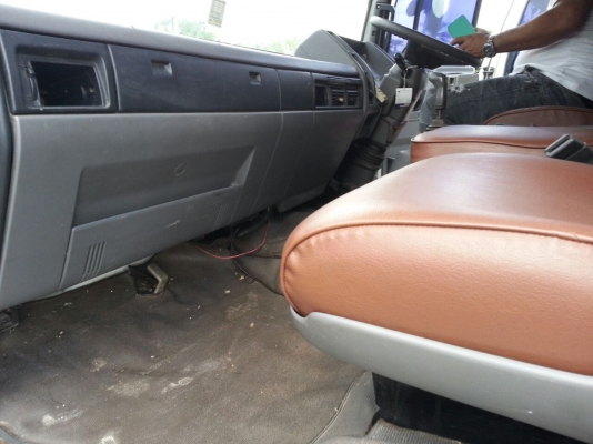 รถฮีโน่ 10 ล้อ ตู้เย็น FL3H  195 แรงม้า. ปี 38   ( ขาย 2 คัน คู่. )      สนใจติดต่อ  081 - 6079515