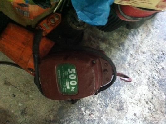 ขาย !! รอกโซ่ไฟฟ้า1/2ตัน3สาย KITO พร้อมใช้งาน