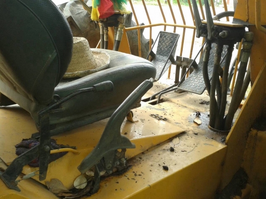 ขายรถคีบอ้อย 3 ล้อ สภาพพร้อมใช้งาน เครื่อง 4JB1 88 แรงม้า ปั้มแรง ยางดี ราคาคุยกันได้ครับ ขายรถคีบอ้อย 3 ล้อ สภาพพร้อมใช้งาน เครื่อง 4JB1 88 แรงม้า ปั้มแรง ยางดี ราคาคุยกันได้ครับ