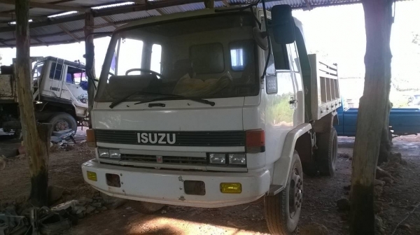 ขาย 6 ล้อดั้ม ISUZU คัสซีดี เครื่อง 6BF1 185 แรงม้า เกียร์ใหญ่ เฟืองท้ายใหญ่ เบรคทิฟฟี่ พวงมาลัยพาวเวอร์ เอกสารชุดโอนครบ