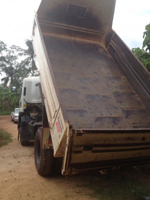 ขายรถบรรทุก 6 ล้อดัมพ์ใหญ่ ISUZU FTR 240 แรงม้าปี 2556 ไมล์ 80000 กม.ราคา 1350000