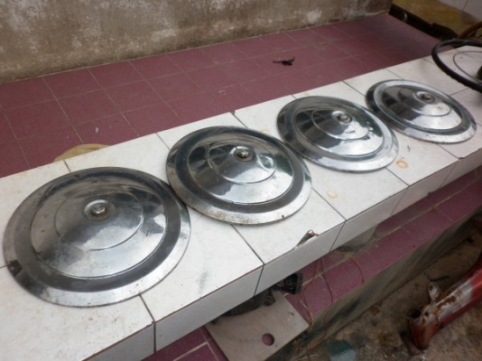 ต้องการขายอะไหล่รถ PEUGEOT403 ต้องการขายอะไหล่รถ PEUGEOT403