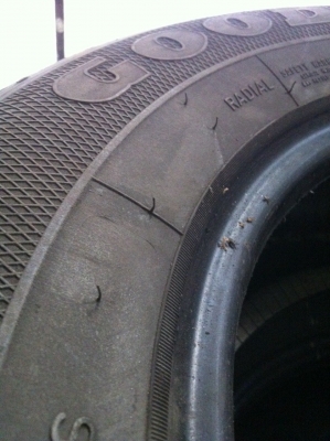 ขออนุญาตปล่อยยาง Goodyear 225/70/15 ปี 11ดอกหนาๆ 1ชุด