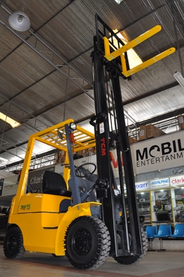 ขายรถโฟล์คลิฟท์มือสอง TCM รุ่น FG15N18 ราคา 165,000 บาท นำเข้าจากประเทศญี่ปุ่น 100\% ไม่เคยใช้งานในประเทศไทย