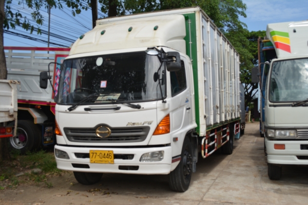 HINO MEGA FG 220 hp ตู้บรรทุก 10 บาน  ยาว 7.20 m