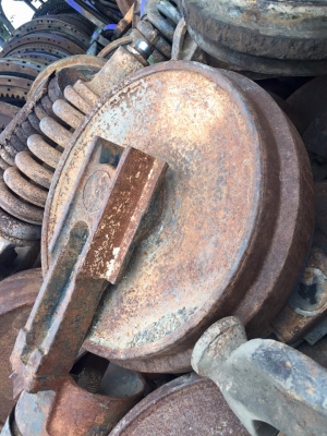 ล้อนำ CAT 330B ราคา 15,000 บาท ล้อนำ CAT 330B ราคา 15,000 บาท