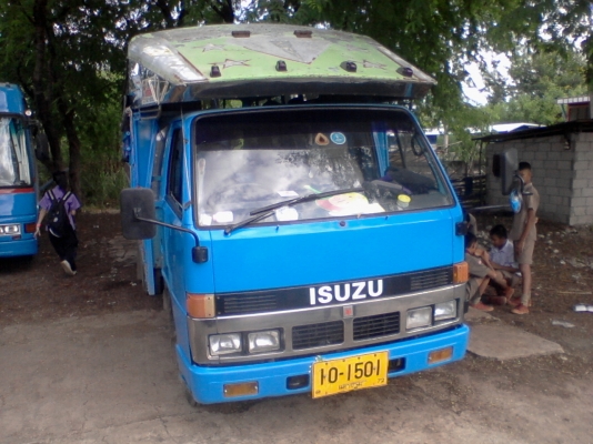 รถบรรทุก 6 ล้อ ISUZU NKR 110 พร้อมใช้