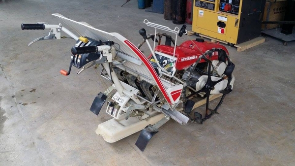 รถดำนา  MITSUBISHI รุ่น MP25  เก่าญี่ปุ่น ดำนา 2 แถว  ขนาดกระทัดรัด สภาพสวย เครื่องยนต์ติดง่าย สภาพพร้อมใช้งาน ไม่เคยใช้งานในไทย