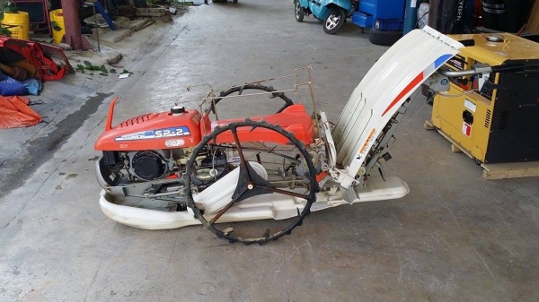 รถดำนา  KUBOTA รุ่น SP-2  เก่าญี่ปุ่น ดำนา 2 แถว  ขนาดกระทัดรัด สภาพสวย เครื่องยนต์ติดง่าย สภาพพร้อมใช้งาน ไม่เคยใช้งานในไทย