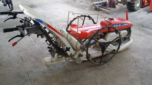รถดำนา  KUBOTA รุ่น SP-2  เก่าญี่ปุ่น ดำนา 2 แถว  ขนาดกระทัดรัด สภาพสวย เครื่องยนต์ติดง่าย สภาพพร้อมใช้งาน ไม่เคยใช้งานในไทย