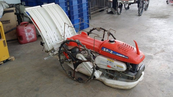 รถดำนา  KUBOTA รุ่น SP-2  เก่าญี่ปุ่น ดำนา 2 แถว  ขนาดกระทัดรัด สภาพสวย เครื่องยนต์ติดง่าย สภาพพร้อมใช้งาน ไม่เคยใช้งานในไทย