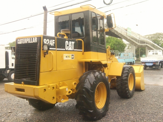 ขาย รถตักล้อยาง CAT924F ติดต่อ 0860510532