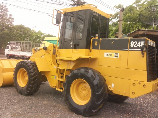 ขาย รถตักล้อยาง CAT924F ติดต่อ 0860510532