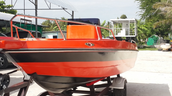 ขาย เรือไฟเบอร์ 17 ฟุต ป้อมกลาง อุปกรณ์ครบพร้อมเทเลอร์