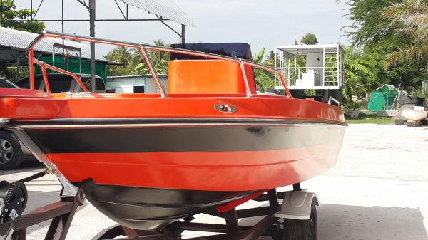 ขาย เรือไฟเบอร์ 17 ฟุต ป้อมกลาง อุปกรณ์ครบพร้อมเทเลอร์