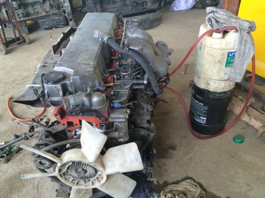 ขายเครื่อง isuzu 6HH1 210  แรงม้า  EURO2 ฝาเนียม