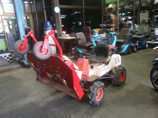 ขายรถตัดหญ้านั่งขับ2ใบตัด