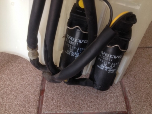 กระปุกฉีดน้ำฝน VOLVO V70 ของเก่าญี่ปุ่นสภาพดี กระปุกฉีดน้ำฝน VOLVO V70 ของเก่าญี่ปุ่นสภาพดี