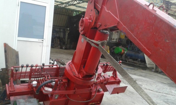 เครน ยูนิค ขนาด5ตัน 5ชัก สภาพ90\% รับประกันขาย325000บาท