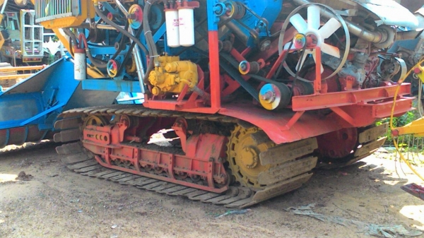 รถเกี่ยวข้าว ปานเจริญ เครื่องISUZU 240แรงตัวเดิน12HT ปั้มใดกิ้น23