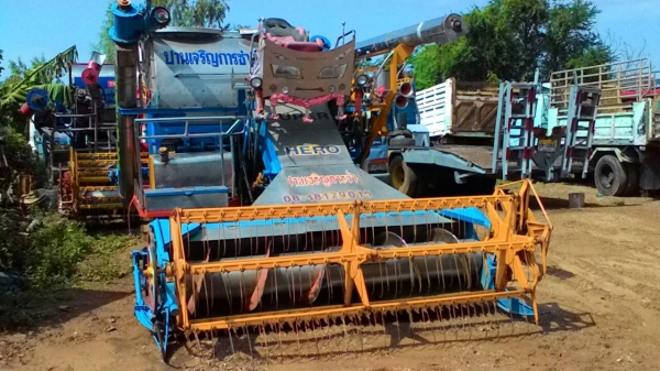 รถเกี่ยวข้าว ปานเจริญ เครื่องISUZU 240แรงตัวเดิน12HT ปั้มใดกิ้น23