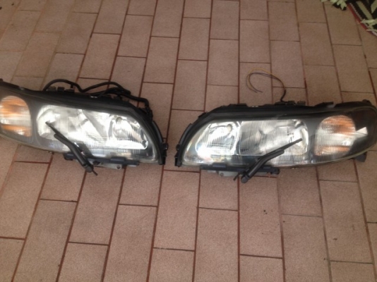 ไฟหน้า VOLVO V70 ปัดน้ำฝนหลอดไฟครบของเก่าญี่ปุ่นสภาพสวยๆใสๆคู่ละ