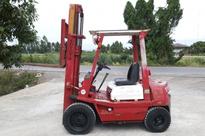 ขายด่วนรถยก TOYOTA3FG 2.0ตัน เสาสูง3เมตรเสาคู้รถนอกนำเข้ายังไม่เคยใช้งานในเมืองไทยเลยรถพร้อมใช้ขายถูกๆ