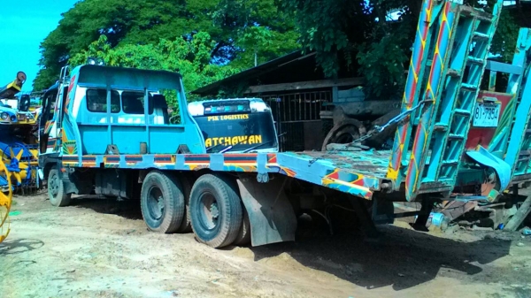 เทเลอร์เตี้ย บรรทุกรถเกี่ยว ยาง8.25 HINO เครื่องJO8C -2เพลา เทเลอร์เตี้ย บรรทุกรถเกี่ยว ยาง8.25 HINO เครื่องJO8C -2เพลา