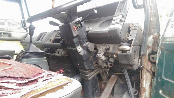 ร๊อกกี้ 175 แรง ยาว 6.20  เครื่องดี มีแอร์ คัสซีสวย หัวไม่สวยครับ 300,000 ถ้วน